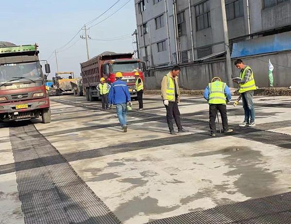 宿州老材料的新故事:玻璃纤维土工格栅如何在‘白改黑’浪潮中重获新生?